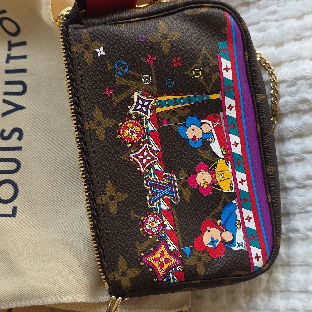 Louis Vuitton mini pochette world tour